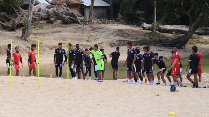 Arema mendapatkan latihan fisik di Balekambang (Foto: Dani Kristian)