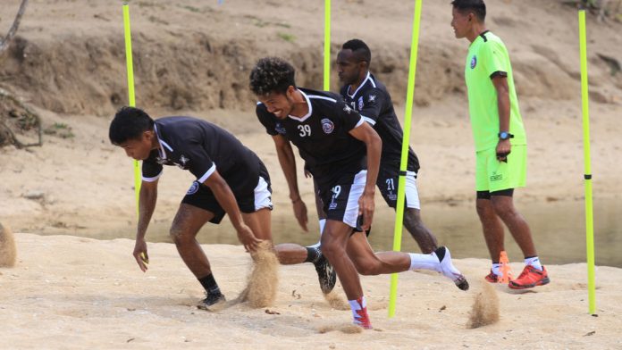 Mario Gomez Urungkan Niat Membawa Arema Berlatih di Pantai
