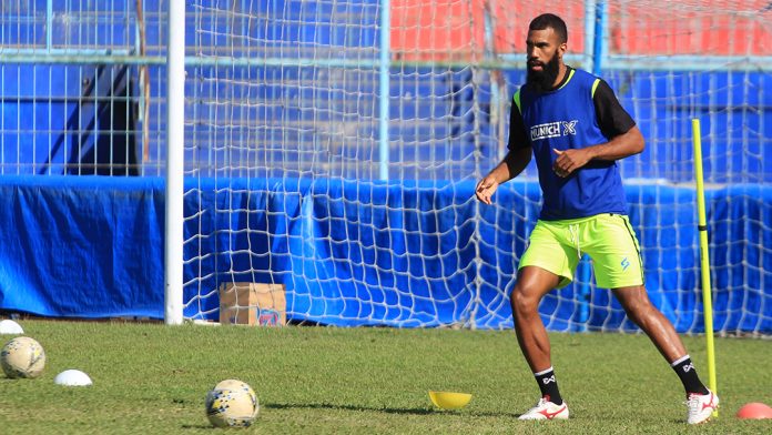 Sylvano Comvalius Ingin Arema Jadi Tim Kedua yang Menang di Makassar