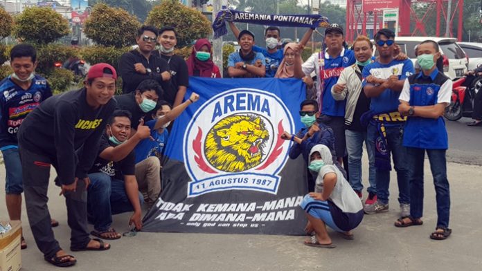 Aremania Pontianak Gelar Aksi 2000 Masker
