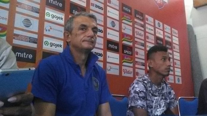 Milo: Motivasi Pemain Arema Harus Lebih Besar dari Aremania