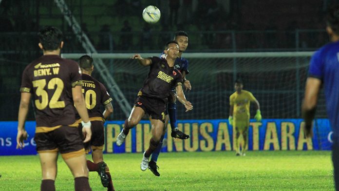 Arema Kalah Telak di Kandang PSM karena Reposisi Pemain?