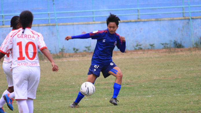 Anisya WIdyawati ketika melawan Persipura