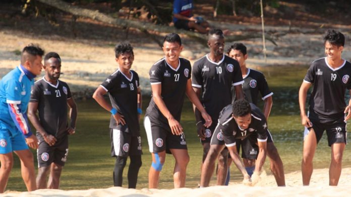 Arema Berlatih di Pantai Balekambang, Makan Konate Ketagihan