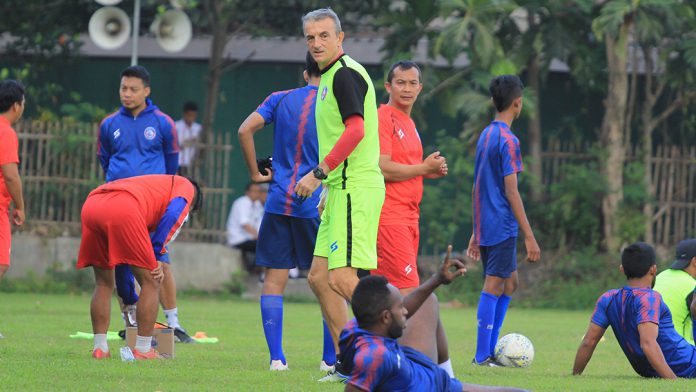 Milomir Seslija Masih Pelatih Arema Hingga Januari 2020