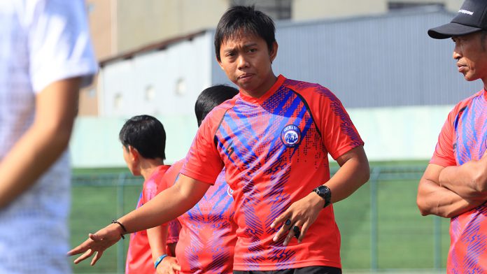Alief Syafrizal menyadari timnya harus menang 3-0 dari Persib Putri di leg kedua babak Semifinal Liga 1 Putri 2019, Sabtu (7/12/2019) sore di Stadion Gajayana Malang. Namun, pelatih Arema Putri itu cuma mengincar satu gol di laga tersebut.