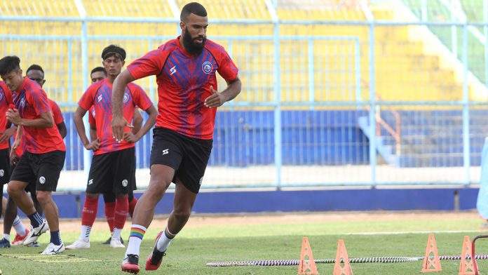 Sylvano Comvalius Janji Berikan Segalanya Demi Kemenangan Arema