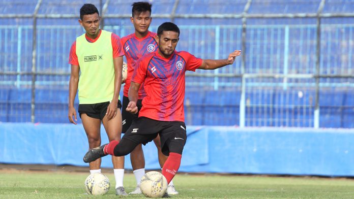 Agil Munawar Dilepas Arema dengan Opsi Khusus