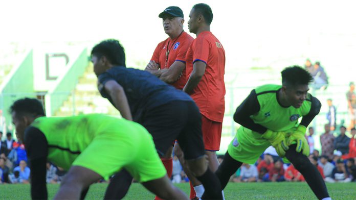 Mario Gomez Ingin Coba Pemain Asing Anyar di Laga Uji Coba Arema