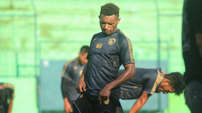 Malam Ini Penentuan Kelanjutan Kontrak Mariando Uropmabin di Arema