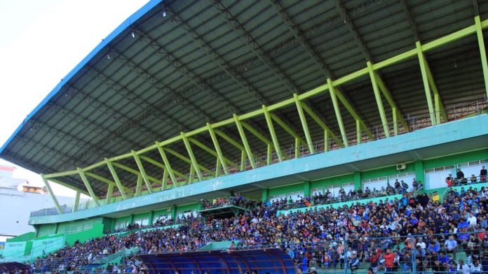 Aremania Lebih Tertib Saat Latihan Arema Hari Kedua