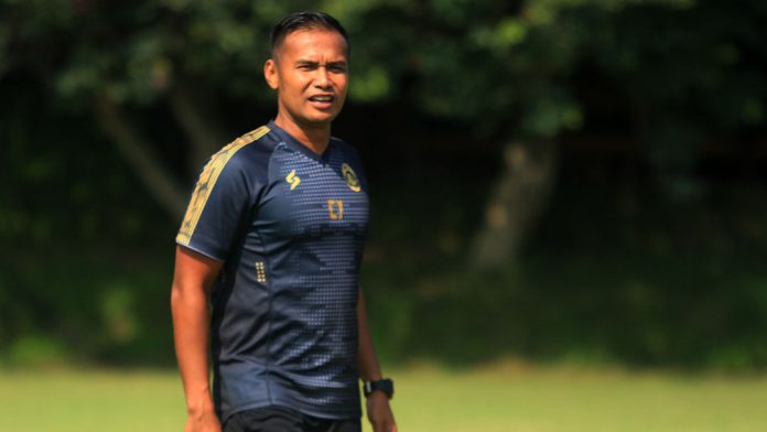 Gaji Dipotong Separuh, Charis Yulianto Berpikir Positif