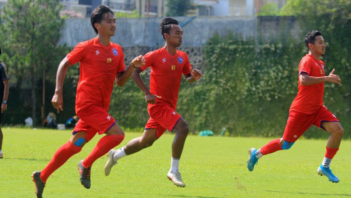 Charis Yulianto Beber Tipe Bek U-23 yang Dicari Arema
