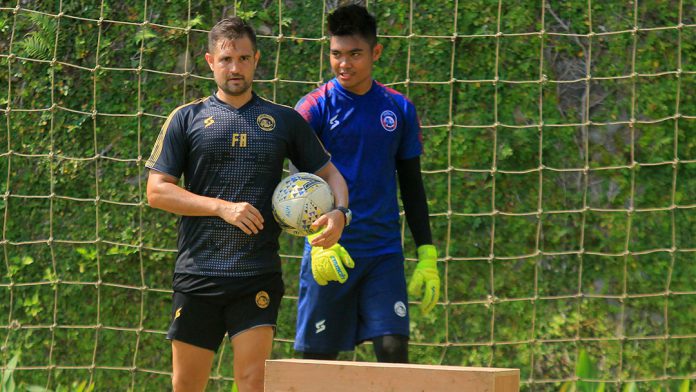 Pelatih Kiper Arema: Kartika Ajie Jangan Sedih!