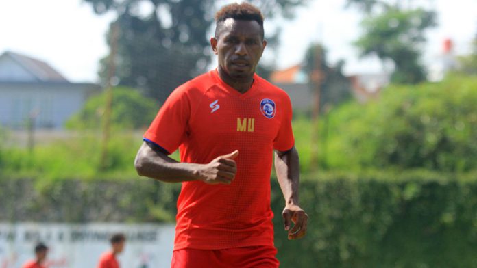 Mariando Uropmabin Absen Latihan Arema Sejak Jumat