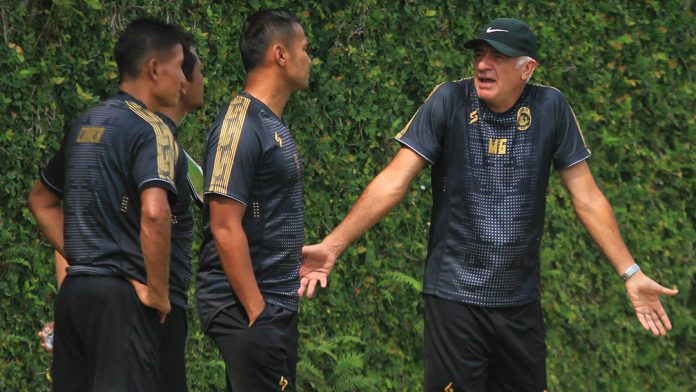Tim Pelatih Arema Meneruskan Program Warisan Mario Gomez
