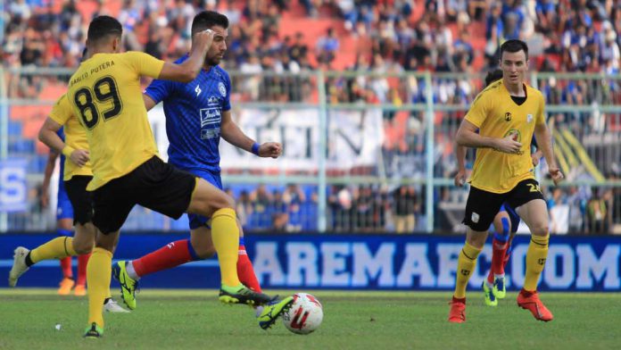 EDITORIAL: Ragam Formasi Arema Ala Mario Gomez
