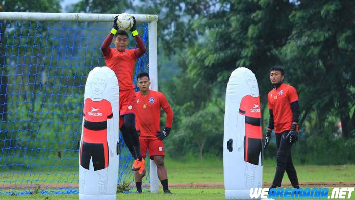 Arema Menyiapkan Tiga Kiper untuk Tantang PS TIRA-Persikabo