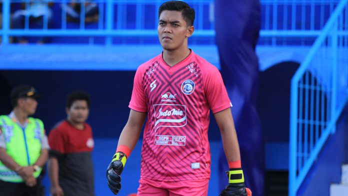 Teguh Amiruddin Kebobolan Dua Gol Tetap Dipuji