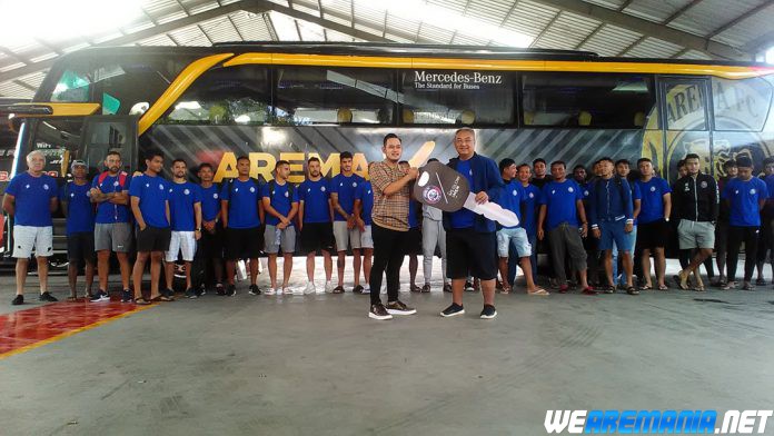 Arema Mendapat Tiga Bus Sekaligus dari MS Glow