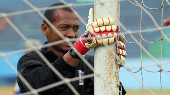 Beda Nasib Hendro Kartika Saat Jadi Pemain dan Pelatih Kiper Arema