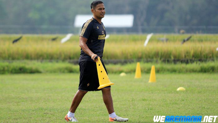 Kriteria Pelatih Arema yang Diinginkan Charis Yulianto