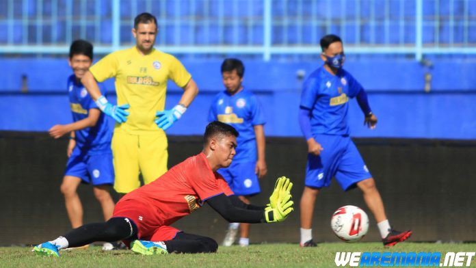 Felipe Americo Boyong Tiga Kiper Arema ke Solo