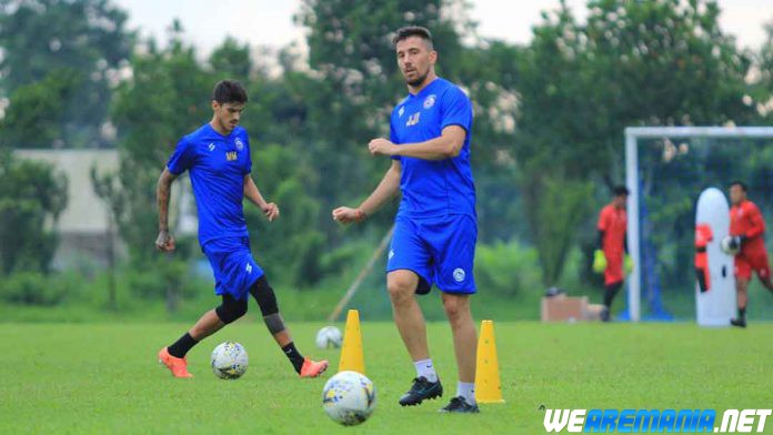 Tim Pelatih Arema Belum Bahas Pengganti Jonathan Bauman