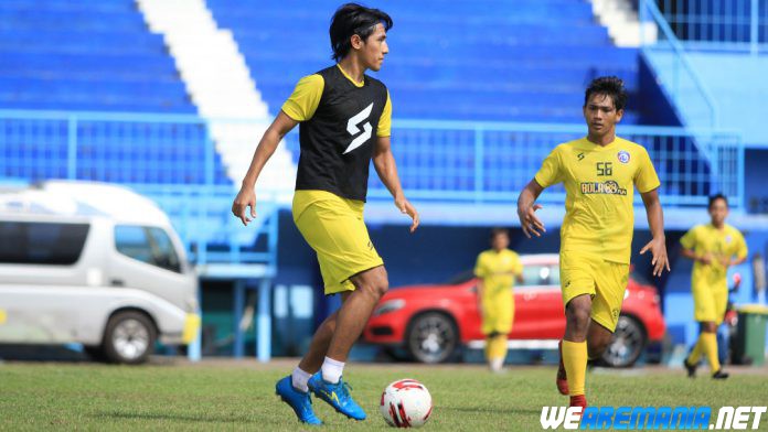 Aremania Kendari Ini Tak Sengaja Datangi Latihan Arema
