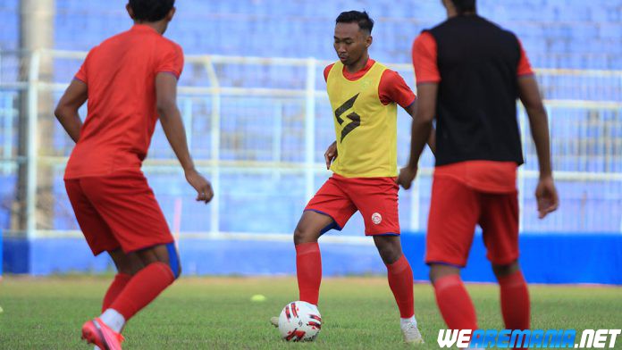 Stopper Arema Diminta Berani Duel, Nur Diansyah Merespons