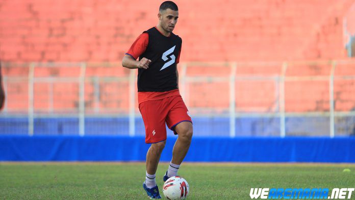 Tim Pelatih Arema Masih Butuh Elias Alderete