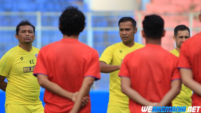 Peran Penting Asisten Pelatih Arema Bagi Carlos Oliveira