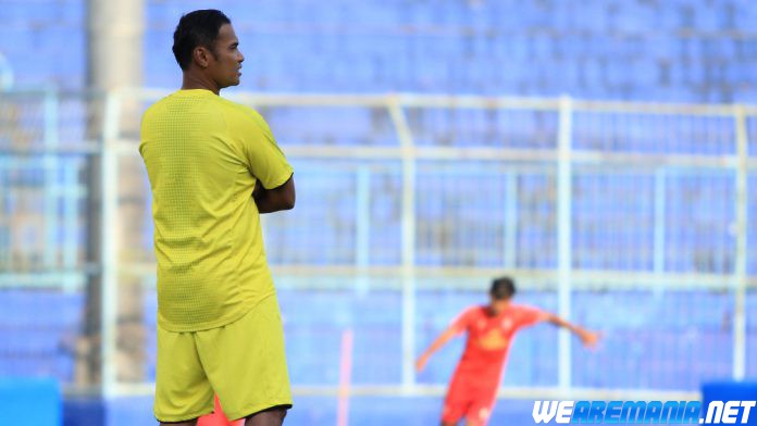 Berharap Pelatih Kepala Arema Tak Terlambat ke Malang