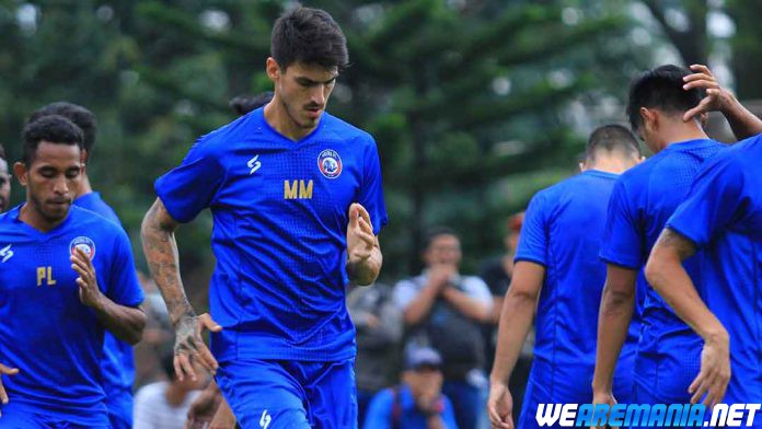 Tim Pelatih Arema Menunggu Status Matias Malvino