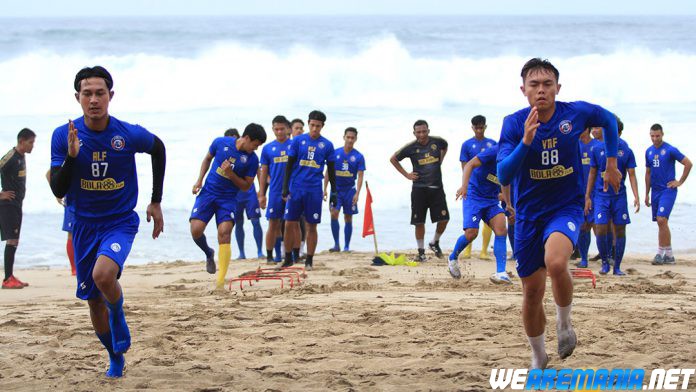 Obati Stres Liga 1 2020 Ditunda, Pelatih Arema Pilih Gunung atau Pantai?