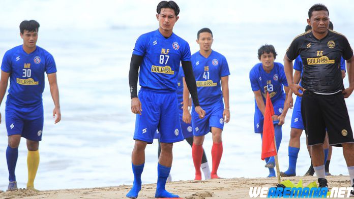 Tim Pelatih Arema Belum Berpikir Soal TC di Pantai
