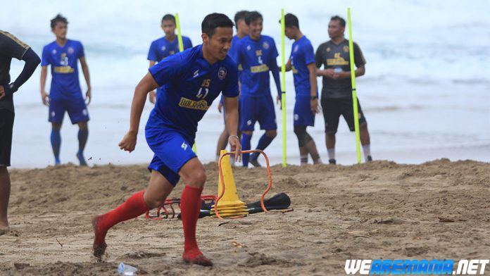 Arema Latihan Fisik di Pantai Lagi Tengah Pekan Ini
