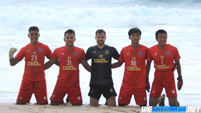 Kiper-kiper Arema Terus Bekerja Keras di Pramusim