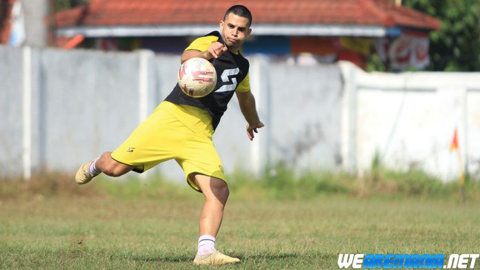 Semua Penasaran Kelanjutan Nasib Elias Alderete di Arema