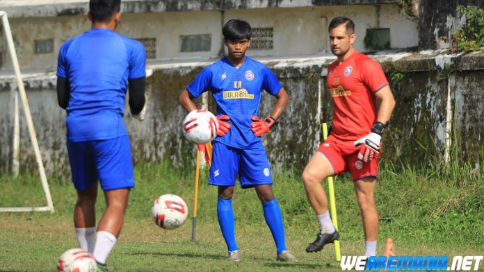 Muhammad Tegar dapat Saran dari Pelatih Kiper Arema