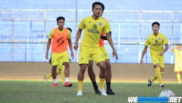 Dua Pemain Arema Jalani Pemulihan Cedera di Pasir Pantai