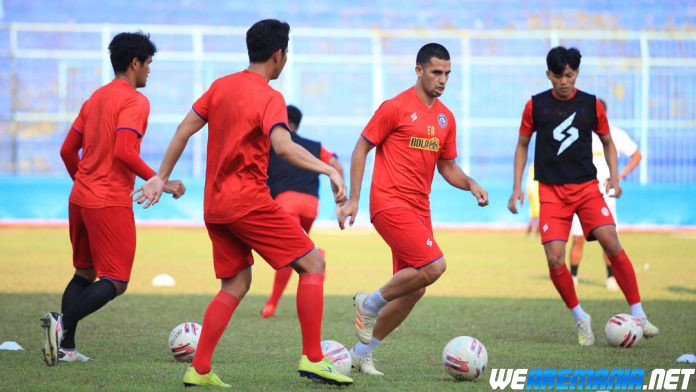 Arema Ditawari Penyerang Amerika Latin