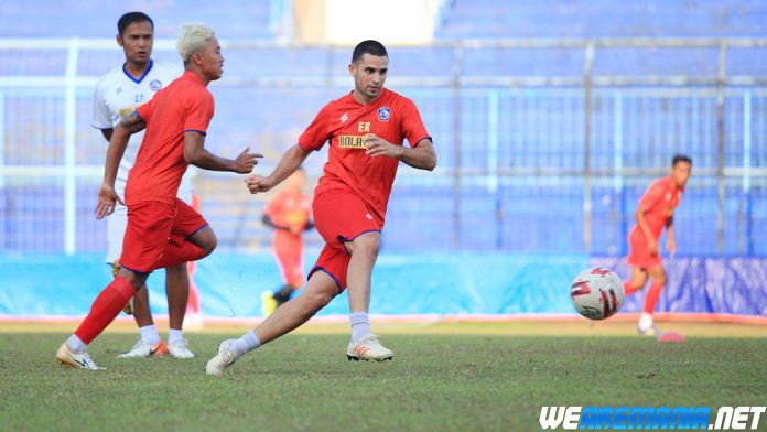 Carlos Oliveira Melarang Elias Alderete Ikuti Latihan Arema