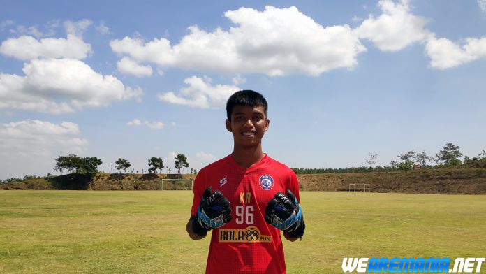 Sarung Tangan Pertama Muhammad Tegar yang Membawanya ke Arema