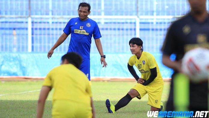 Absen Lawan PSIS, Arema Tak Pulangkan Johan Farizi