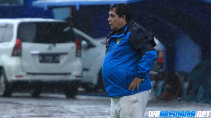 Carlos Oliveira Tak Peduli Namanya Salah Disebut