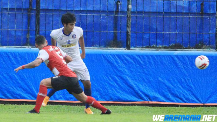 Carlos Oliveira Ungkap Alasan Reposisi Dua Pemain Arema