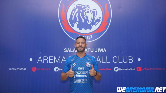 Bruno Smith Resmi Berkostum Arema
