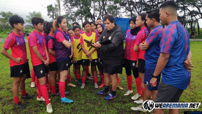 Carlos Oliveira Senang Berbagi Ilmu di Tim Arema Putri