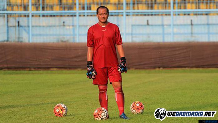 Menguak Isi Lemari Trofi Achmad Kurniawan Bersama Arema